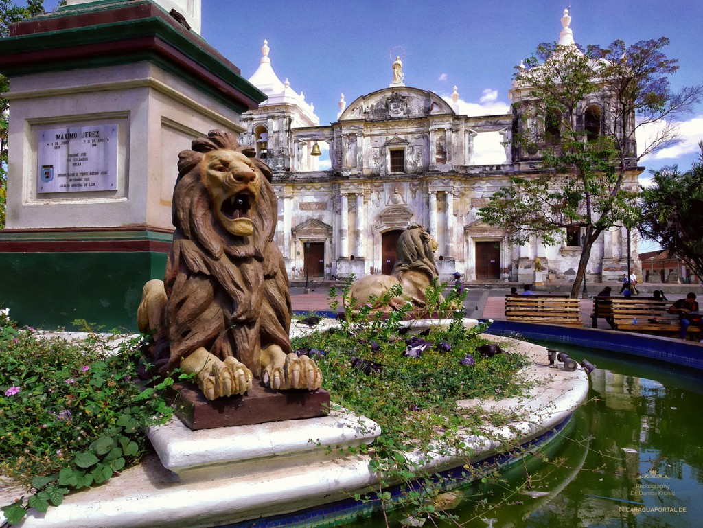 Nicaragua: LEON: Die Kathedrale am Parque Central