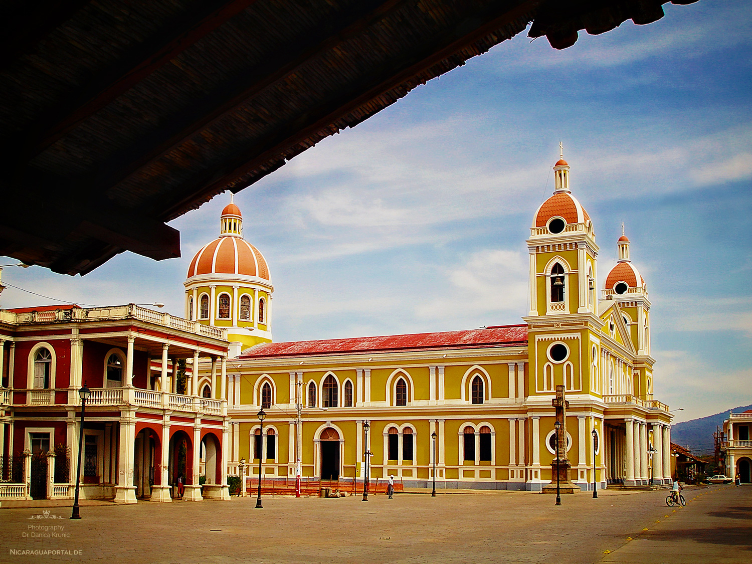 Nicaragua: GRANADA: Die Kathedrale am Parque Central