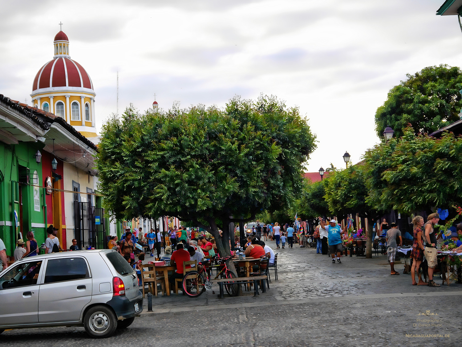 Nicaragua: GRANADA: Calle La Calzada