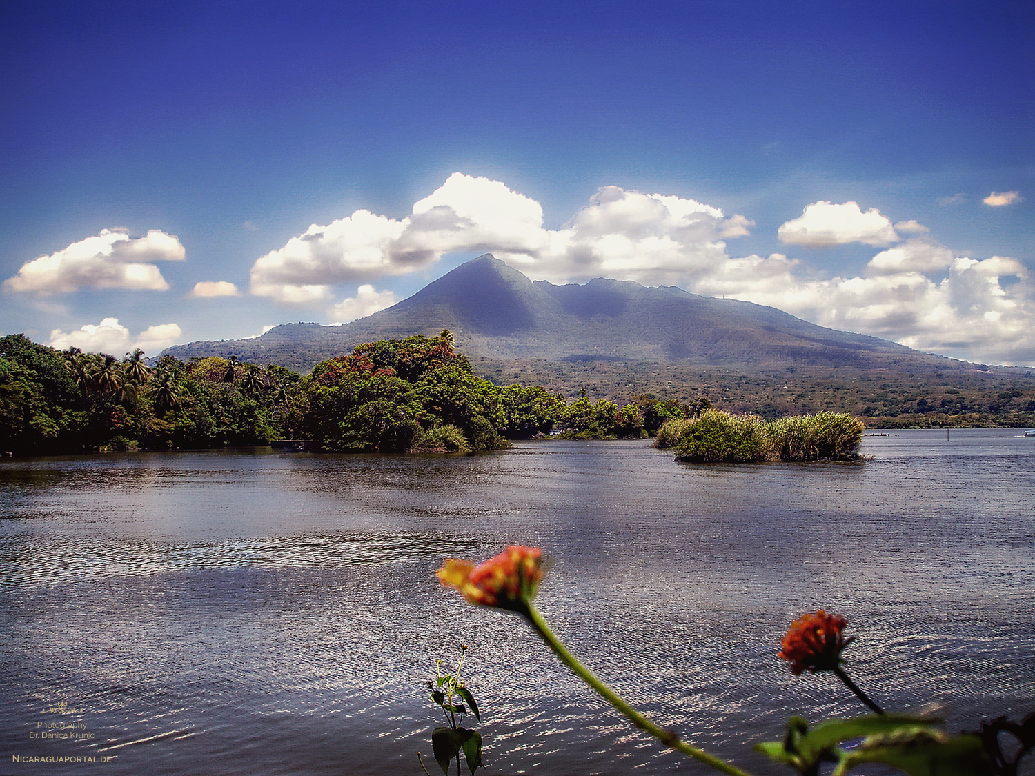 Nicaragua: GRANADA: Nicaragua See, El Lago de Nicaragua, Cocibolca, Las Isletas, Mombacho