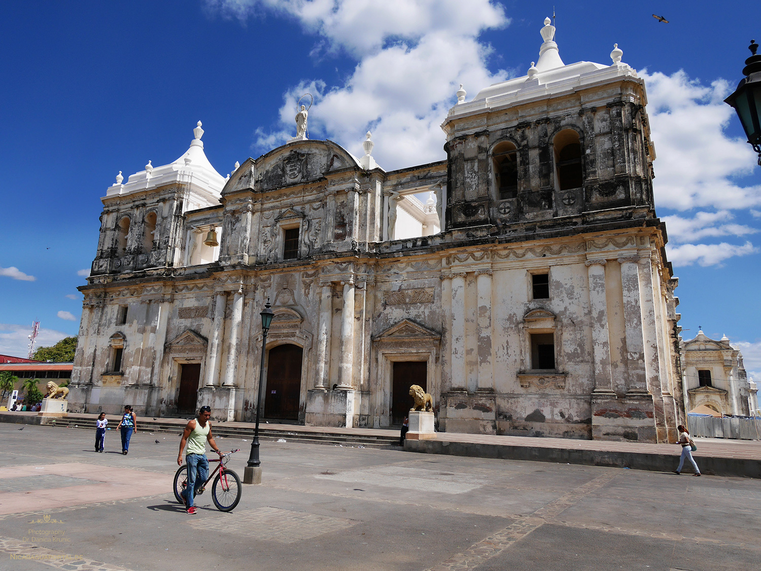 Nicaragua: LEON: Die Kathedrale am Parque Central