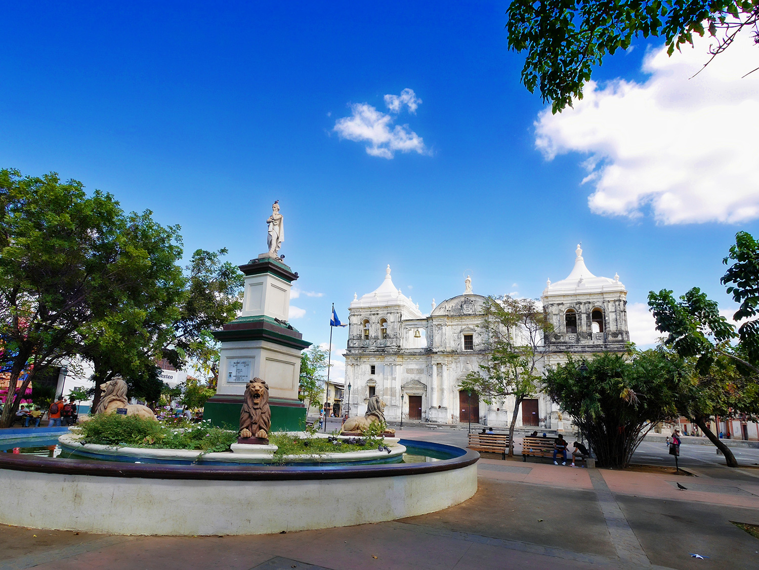 Nicaragua: LEON: Die Kathedrale am Parque Central