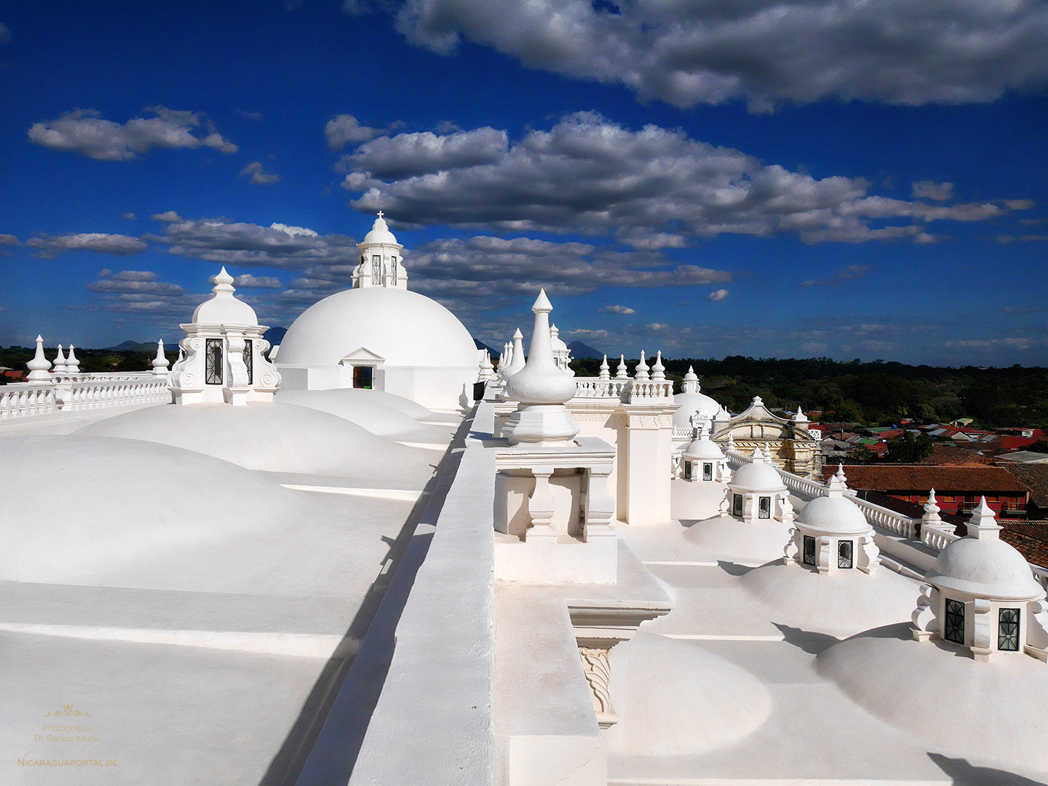 Nicaragua: LEON: Die Kathedrale am Parque Central