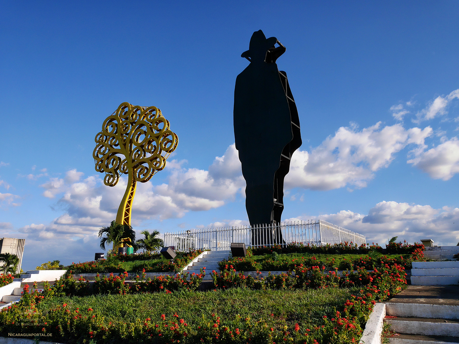 Nicaragua: MANAGUA: Loma de Tiscapa: Sandino