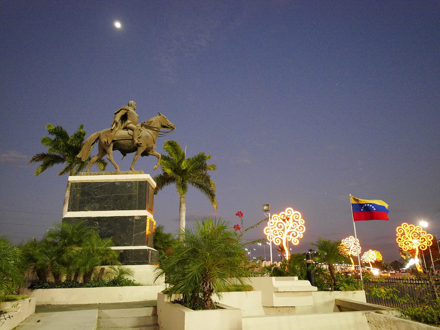 Nicaragua: MANAGUA: Reiterstatue des Simón Bolívar