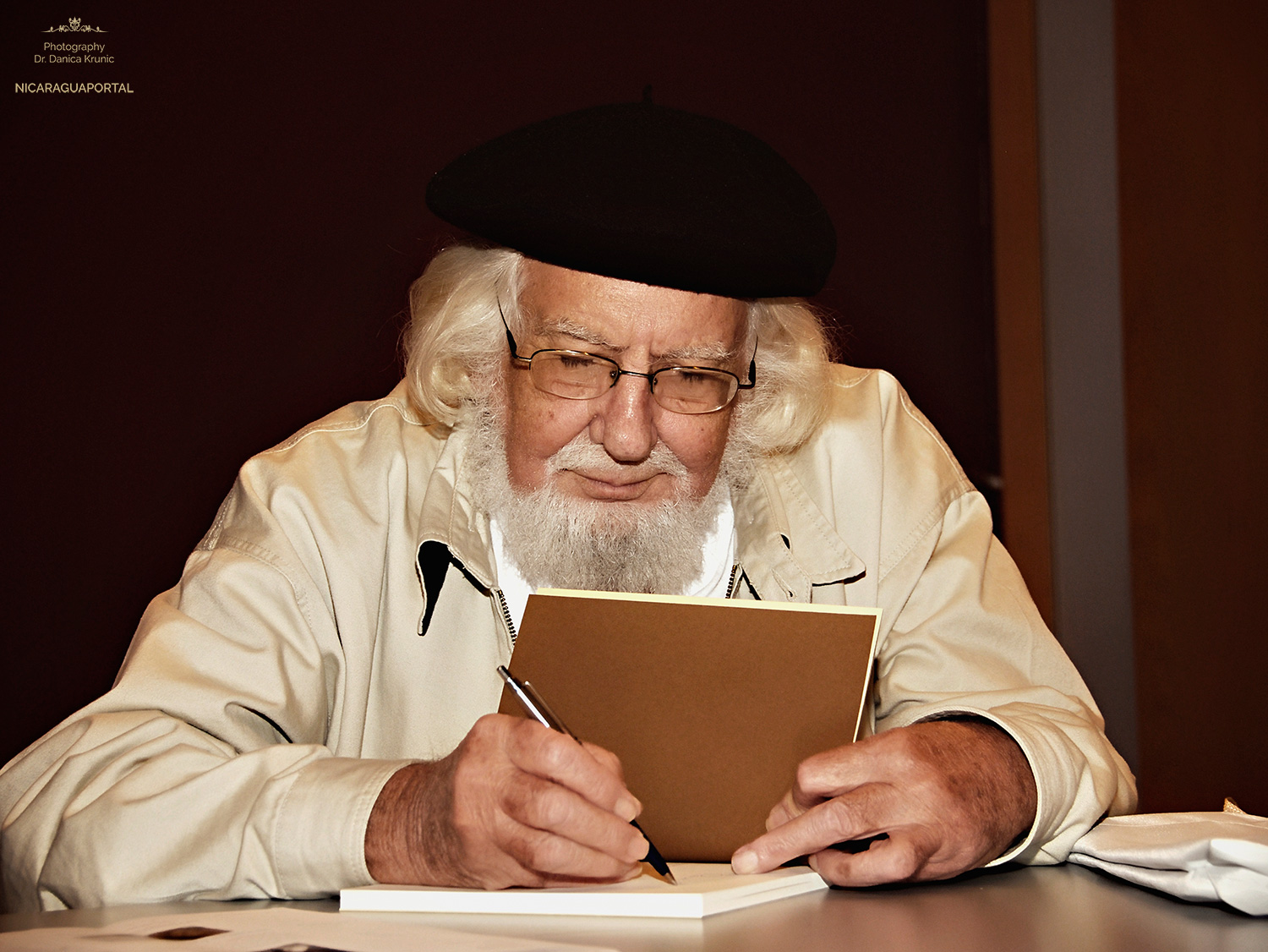 Ernesto Cardenal – Poemas y Biografia