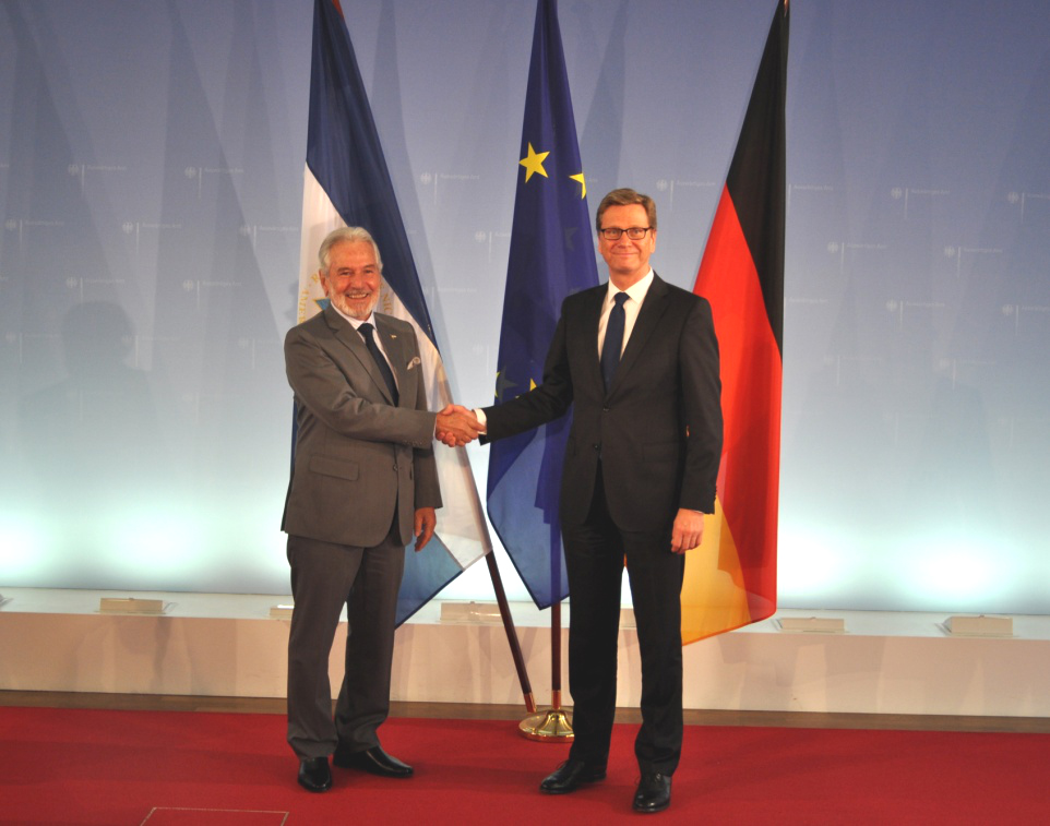 Nicaragua und Deutschland vertiefen ihre Beziehungen. Außenminister Samuel Santos unterzeichnet Abkommen mit Außenminister Guido Westerwelle
