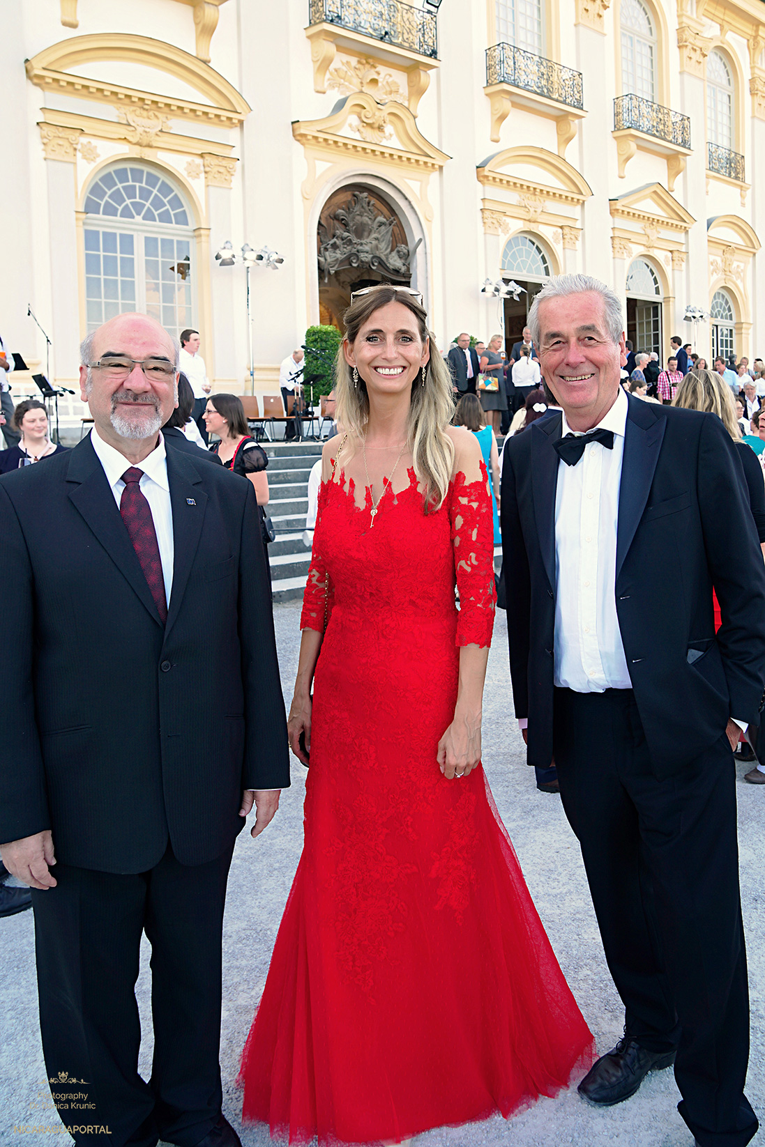 Zahnärzte unter sich... Dr. Peter Bauer, Zahnarzt und Landtagsabgeordneter der FREIEN Wähler, traf beim Sommerempfang auf Schloss Schleissheim von Landtagspräsidentin Barbara Stamm seinen Kollegen Zahnarzt Dr. Horst Engler-Hamm und Frau Dr. Danica Krunic.